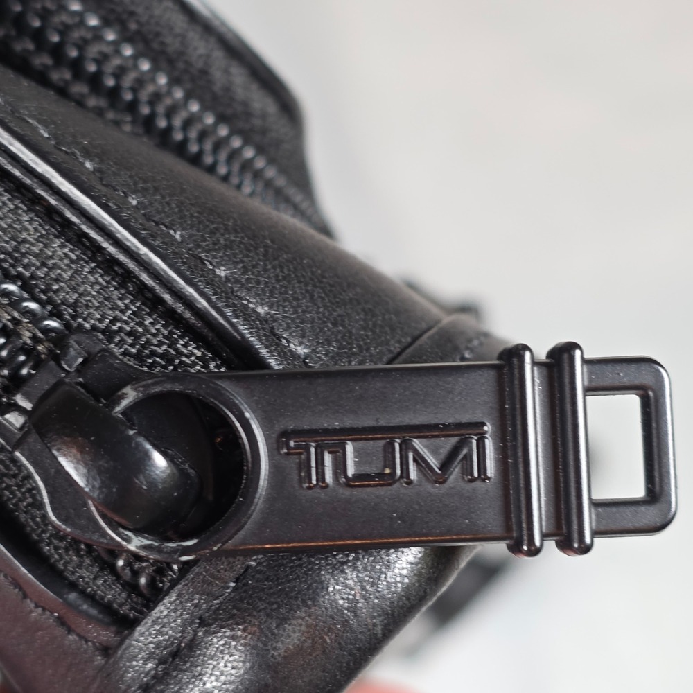 TUMI Alpha Medium Crossbody Black Leather Vertical Multi Pockets Messenger Bag - Picture 6 of 9